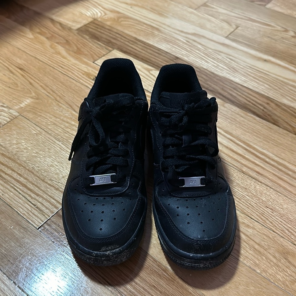 Nike all black airforces 🖤